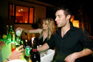 HUN Anuncios gratis para novios en Vitacura |  GARZONES PARA FIESTAS 08-8291797 ATENDEMOS SANTIAGO VI&Ntilde;A CREELO LLAMANOS, UNICO SERVICIO Y A DOMICILIO DE MOZOS GARZONES BARMAN GARZONEXPRESS.CL