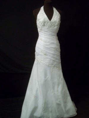 kristel Anuncios gratis para novios en Concepci&oacute;n |  VENDO VESTIDO DE NOVIA, marca Davis Bridal mod. L9520 talla 38-40. $100000, Vendo hermoso vestido de novia, solo un uso, corte sirena, con piedreria