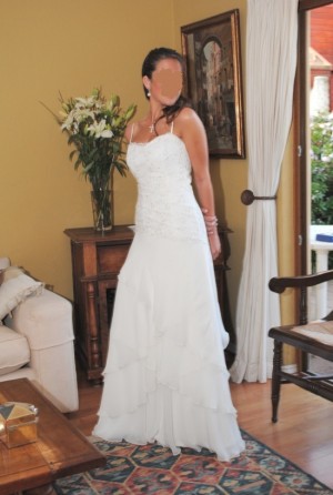 Mar&iacute;a Jos&eacute; Tapia Anuncios gratis para novios en Providencia |  :OFERT&Oacute;N:.. Vestido de Novia Largo , Estilo cl&aacute;sico-simple, agitanado. De gaza trabajada, encajes y abotonado