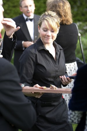 valentina Anuncios gratis para novios en Vitacura |  Garzon express,servicio de garzoneria,servicio de garzones 09-1570121, Atendemos todo santiago servicio unico de garzoneria a domicilio 