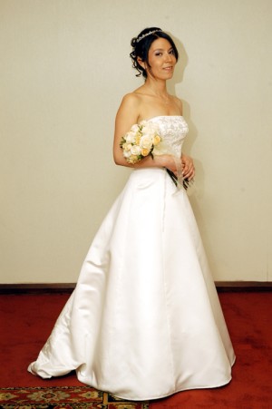 ANA MARIA OSORIO Anuncios gratis para novios en La Reina |  Vestido de novia strapless talla 36 pronuptia, Color marfil con bordado plateado y pedreria