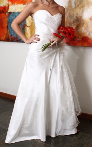 Manuela Miquel Anuncios gratis para novios en Lo Barnechea |   vendo vestido de novia usado de dise&ntilde;ador en perfectas condiciones, Millaray palma, 34b busto 38 caderas, impecable, usado una sola vez.