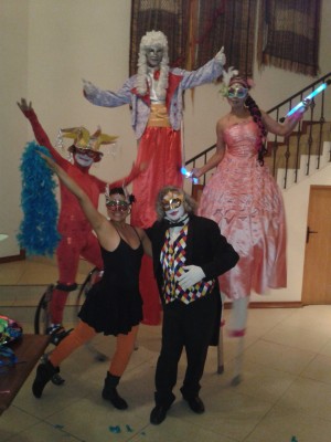 Alex Castillo Anuncios gratis para novios en Vitacura |  Artemarket, zanquistas, mimo, saxo, malabares de luz, espect&aacute;culos, Veneciano, imaginario m&aacute;gico,zancos,mimo,malabares de luz,saxo...