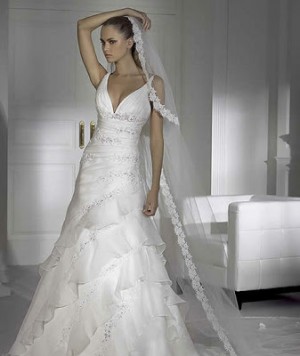 Ver&oacute;nica Anuncios gratis para novios en Providencia |  Vendo hermoso vestido de novia $230.000, organza, blanco nuevos, &uacute;ltimas tallas 32-34-36, 36-38-40 y 40-42-44, todos con corse 
