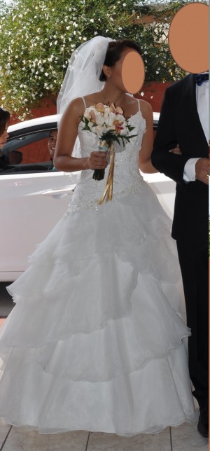 gabriela  Anuncios gratis para novios en Maip&uacute; |  Hermoso vestido de novia punto clave, de casa piedra barato, Color ivory, incluye falso, charpe y velo corto