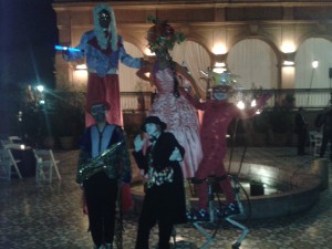 Alex Castillo Reyes  Anuncios gratis para novios en Vitacura |  Entrega cotill&oacute;n con personajes circoteatrales,artemarket inolvidable , Shows veneciano,imaginario m&aacute;gico, zancos, malabares de luz, saxo... 