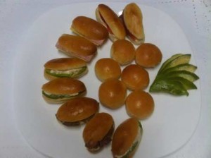 sergio Anuncios gratis para novios en Santiago |  Fabrica de empanaditas canape pastelitos todo evento socia, Quesos empanaditas brochetas pastelitos 85355494