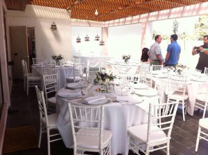 Natalia Altamirano Anuncios gratis para novios en Santiago |  Arriendo de sillas chiavari para eventos y matrimonios, Deco-rent. arriendo de mobiliario para eventos