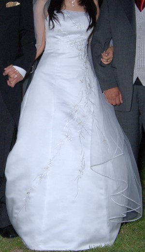 Amalia Salazar Anuncios gratis para novios en &Ntilde;u&ntilde;oa |  Vendo Expectacular Vestido de Novia + Falso + Velo-La Casa Blanca , usado una sola vez!!!!