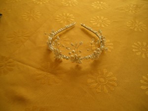 Nelly Guti&eacute;rrez G. Anuncios gratis para novios en Maip&uacute; |  Coronas en pedrer&iacute;a para novias, Taller de novedades