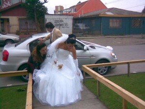 marilyn casanova Anuncios gratis para novios en Concepci&oacute;n |  arriendo vestido de novia en muy buen estado...$60.000,  arriendo con guantes, velo, tutu y  corona.talla 42 en thno medio camino