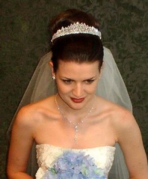 candida Anuncios gratis para novios en &Ntilde;u&ntilde;oa |  TIARAS PEINETAS DE NOVIA, importadas desde Estados Unidos con strass y cristales