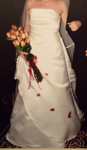 LLACOLEN LEFEVER, LAS CONDES, STGO Anuncios gratis para novios en Las Condes |  Vestido Novia Pronuptia Paris, Talla 36, Lind&iacute;simo g&eacute;nero satinado, blanco perlado. Un solo uso