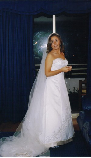 Lorena Vergara Anuncios gratis para novios en La Reina |  Hermoso Vestido de Novia Colecci&oacute;m Mori Lee a&ntilde;o 2005, talla 38 y 1,55mt. al, Color Champagne con aplicaciones en color beige, bordados y piedras
