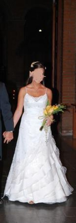 Carolina Anuncios gratis para novios en Las Condes |  VENDO VESTIDO DE NOVIA MARAVILLOSO E IMPECABLE!!!!, Talla 38-40 / Color: Marfil/ Delicado Encaje/Casi Nuevo.  