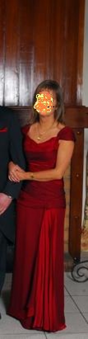 Carolina Anuncios gratis para novios en Las Condes |  VENDO VESTIDO DE FIESTA. MARAVILLOSO E IMPECABLE!!!!, Talla 40- Medium. Color: rojo Italiano. Casi nuevo.