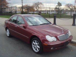 gaston Anuncios gratis para novios en Las Condes |  Arriendo auto para ceremonias y matrimonios. Mercede Benz  c-240 2003 burde, ;ercedes Benz c-240 2003 burdeo