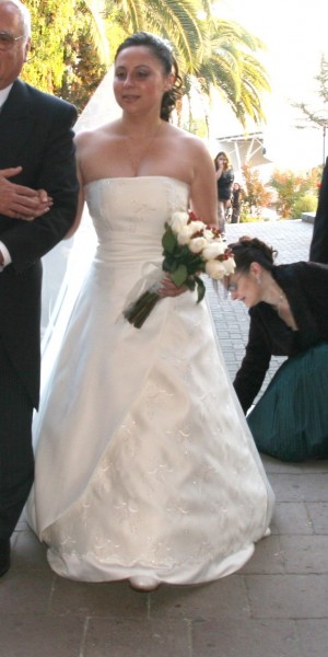 Patricia Quijada Anuncios gratis para novios en Las Condes |  Vendo Elegante Vestido de Novia Usado. $230.000, Color marfil con piedrias brillantes y bordados