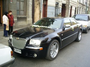 Gabriel Anuncios gratis para novios en Vi&ntilde;a del Mar |  Arriendo Chrysler 300C Negro espectacular, Auto de lujo