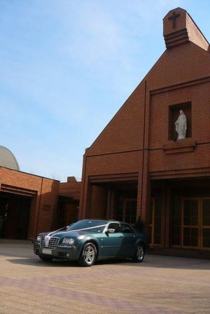Francisco Anuncios gratis para novios en Providencia |  Auto para matrimonio, aniversarios, graducaciones, visitas protocolares, Flamante Chrysler 300C, el auto del programa Casate Conmigo
