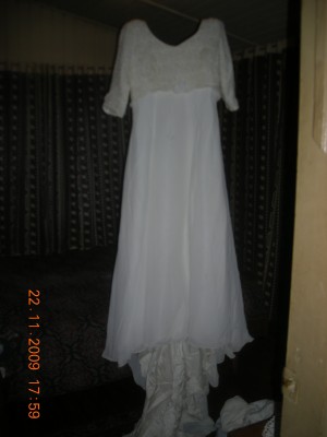 Valeria Anuncios gratis para novios en Concepci&oacute;n |  Vendo vestido de novia baratisimo , Talla 46 color Ivory con mangas 