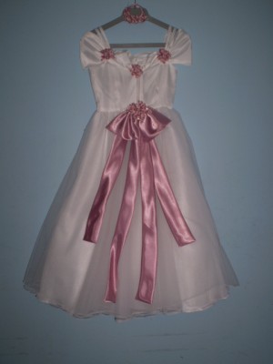 TRAPITOS CONFECCIONES Anuncios gratis para novios en La Florida |  CONFECCION DE TRAJES DE NOVIAS, PAJES, MADRINAS, 02 895 2843