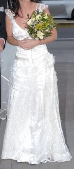 Paulina Anuncios gratis para novios en Vitacura |  Vestido de novia talla 36, incluye zapatillas blancas con 8cm de taco!!!!